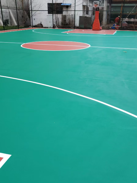 杞县 球场长期使用易出现地面开裂